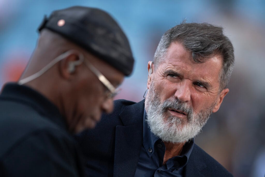 Os especialistas Roy Keane e Ian Wright trabalhando para a ITV Sport durante a partida de qualificação para a Copa do Mundo FIFA 2026 entre Inglaterra e Andorra no Villa Park em 6 de setembro de 2025 em Birmingham, Inglaterra.