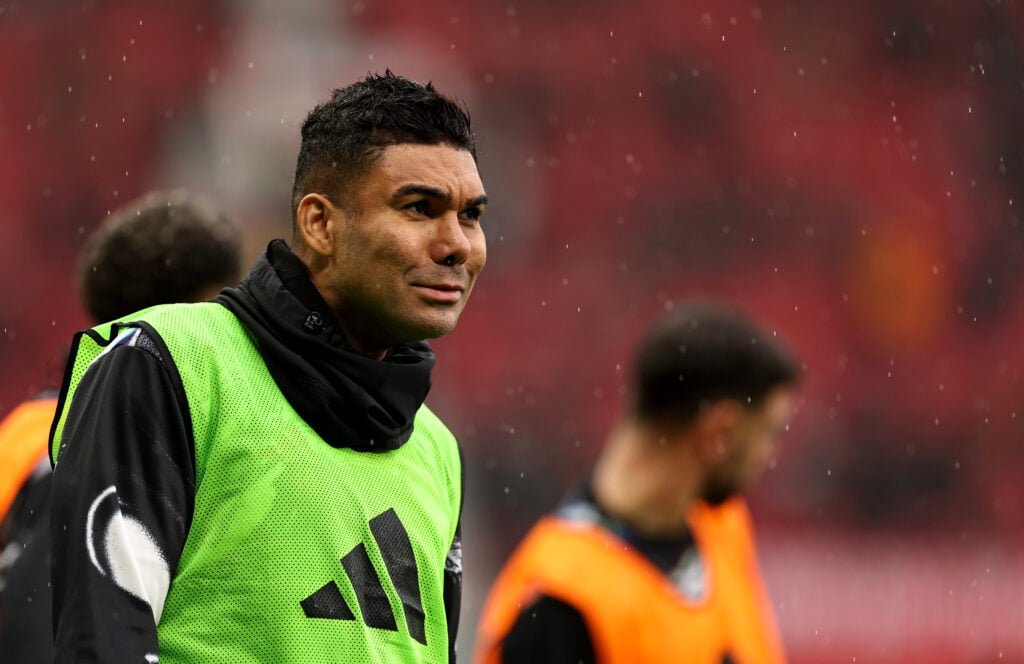 Casemiro warming up
