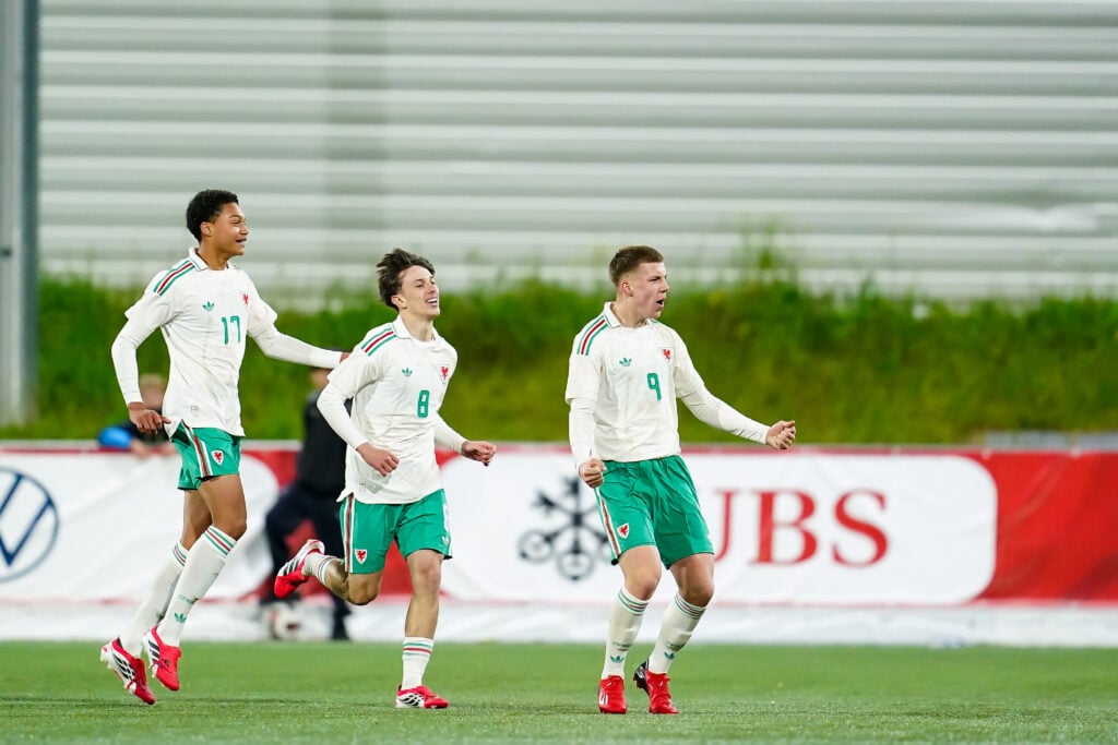 Young Man United star nets twice for country ⚽️🔥 Stay hot!