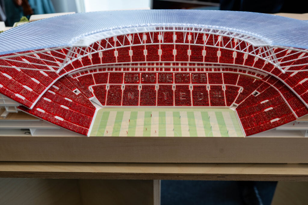Manchester United anuncia planos para construir novo estádio de classe mundial