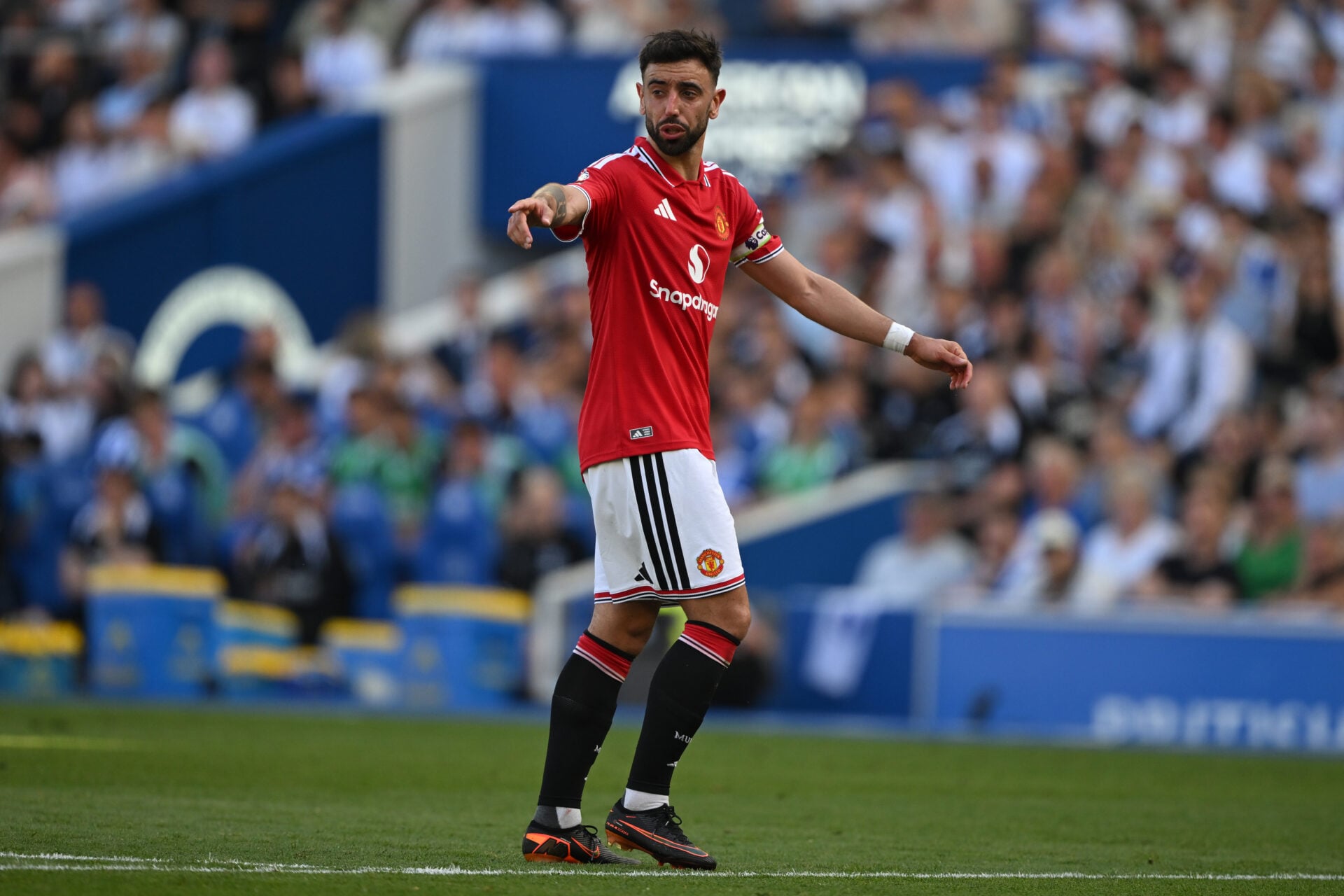 Wayne Rooney hails Bruno Fernandes as Man Utd captain with training ground insight