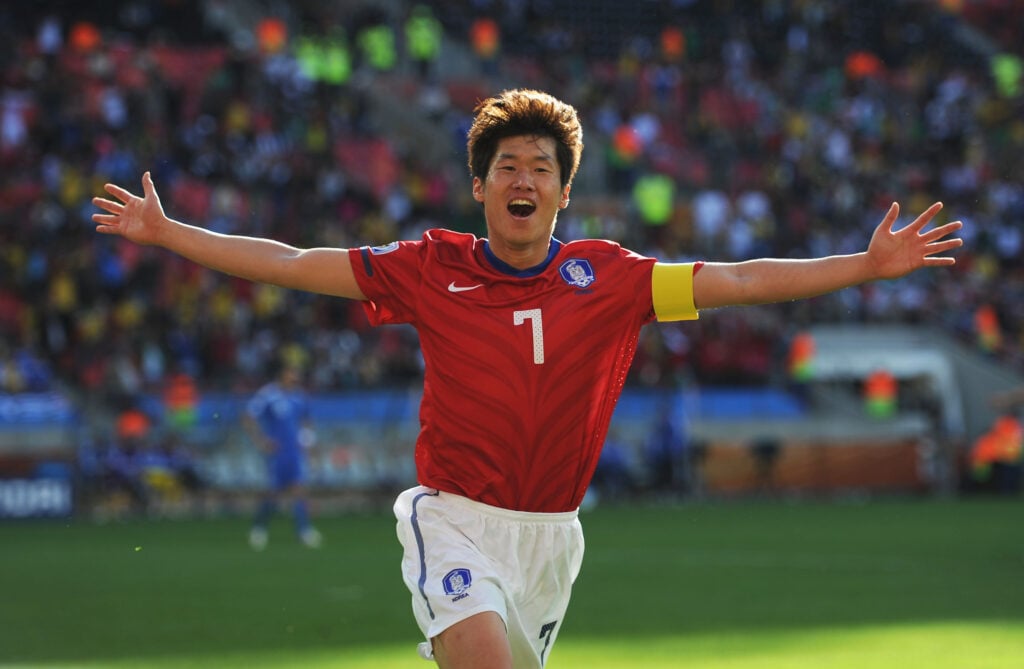 Ji-sung Park marca contra a Grécia na Copa do Mundo de 2010