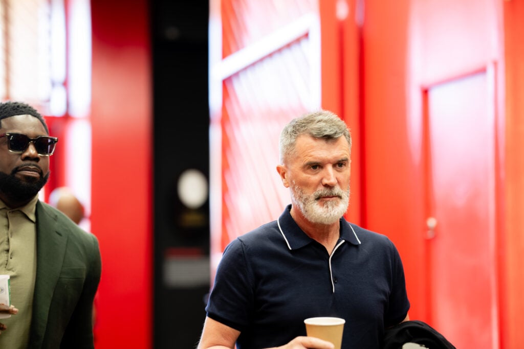 Roy Keane e Micah Ricards chegam a Old Trafford
