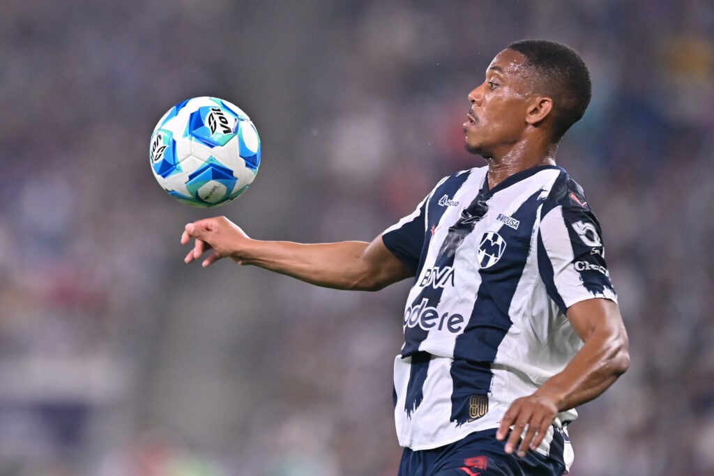 Anthony Martial jogando contra Leon
