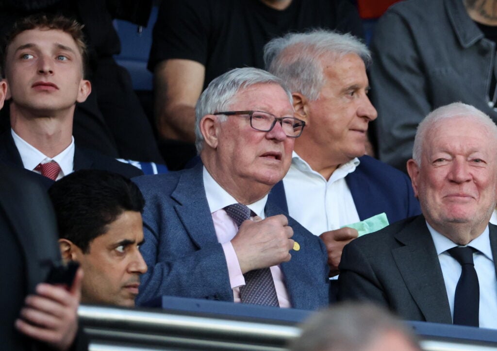 Sir Alex Ferguson participa da partida de primeira mão da semifinal da Liga dos Campeões da UEFA 2025/26 entre Paris Saint-Germain e FC Bayern München, no Parc des Princes, em 28 de abril de 2026, em Paris, França.