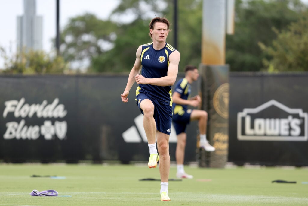Scott McTominay treinando com a Escócia antes da Copa do Mundo