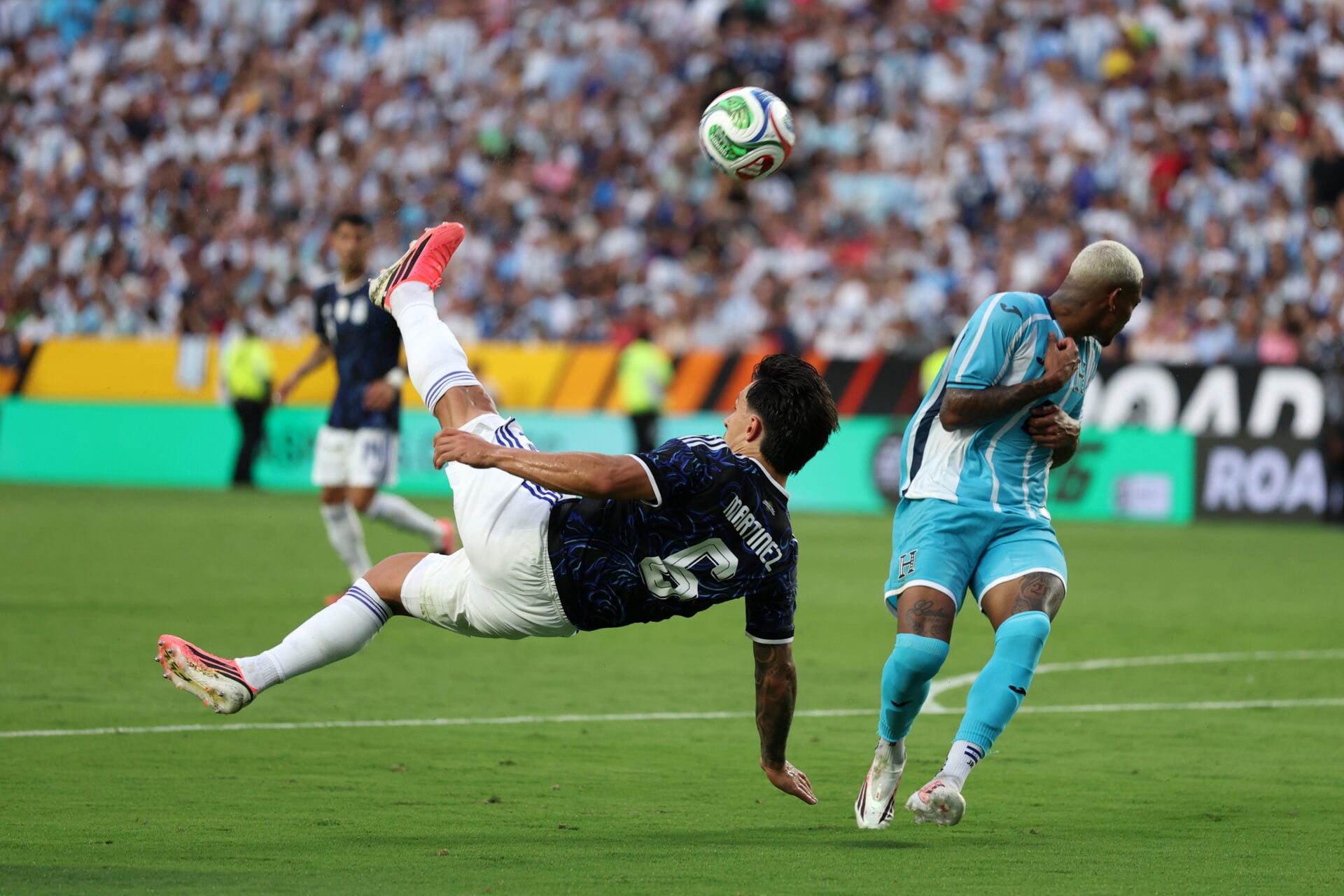 Lisandro Martínez’s outrageous injury-time moment in Argentina’s 2-0 win ahead of the World Cup. Informative recap.