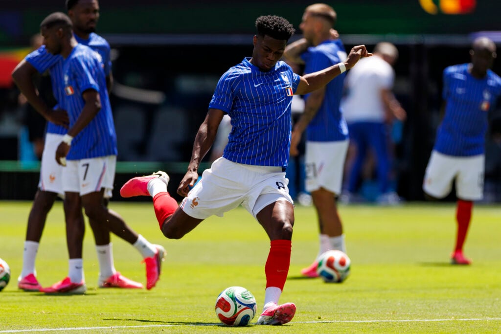 Aurelien Tchouameni treina com a França