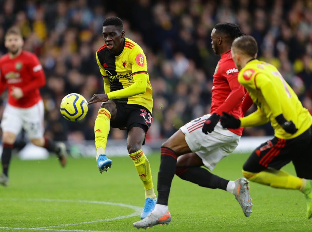 Aaron Wan-Bissaka ataca/falta Ismaila Sarr