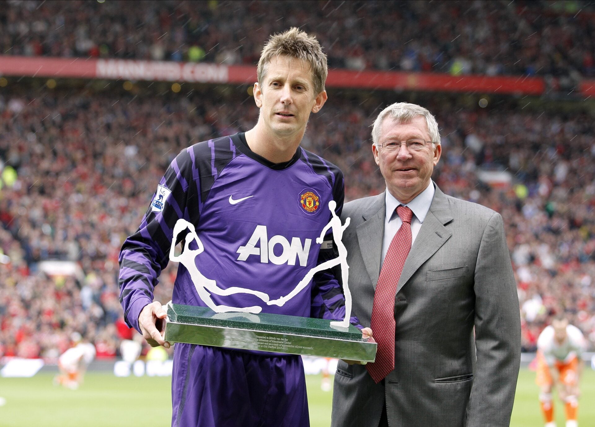 Edwin van der Sar nomeou cinco lendas do Manchester United que Sir Alex Ferguson precisa para ajudar a resolver seu ‘mistério’.
