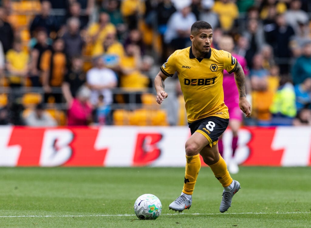 João Gomes jogando contra o Sunderland