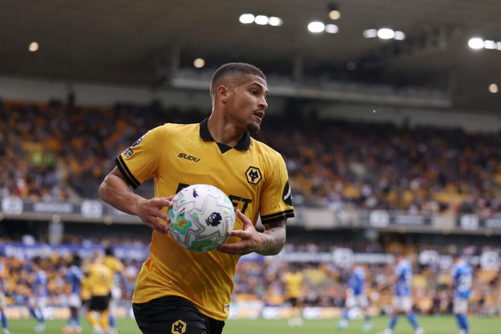 João Gomes jogando pelo Wolves