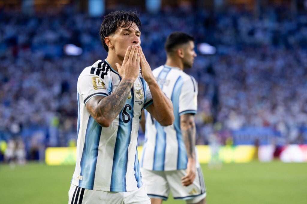 Lisandro Martinez celebrates goal against Cape Verde