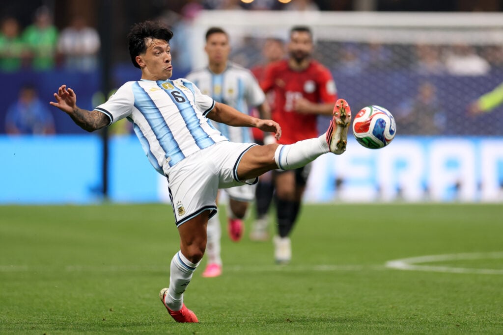 Lisandro Martinez playing against Egypt