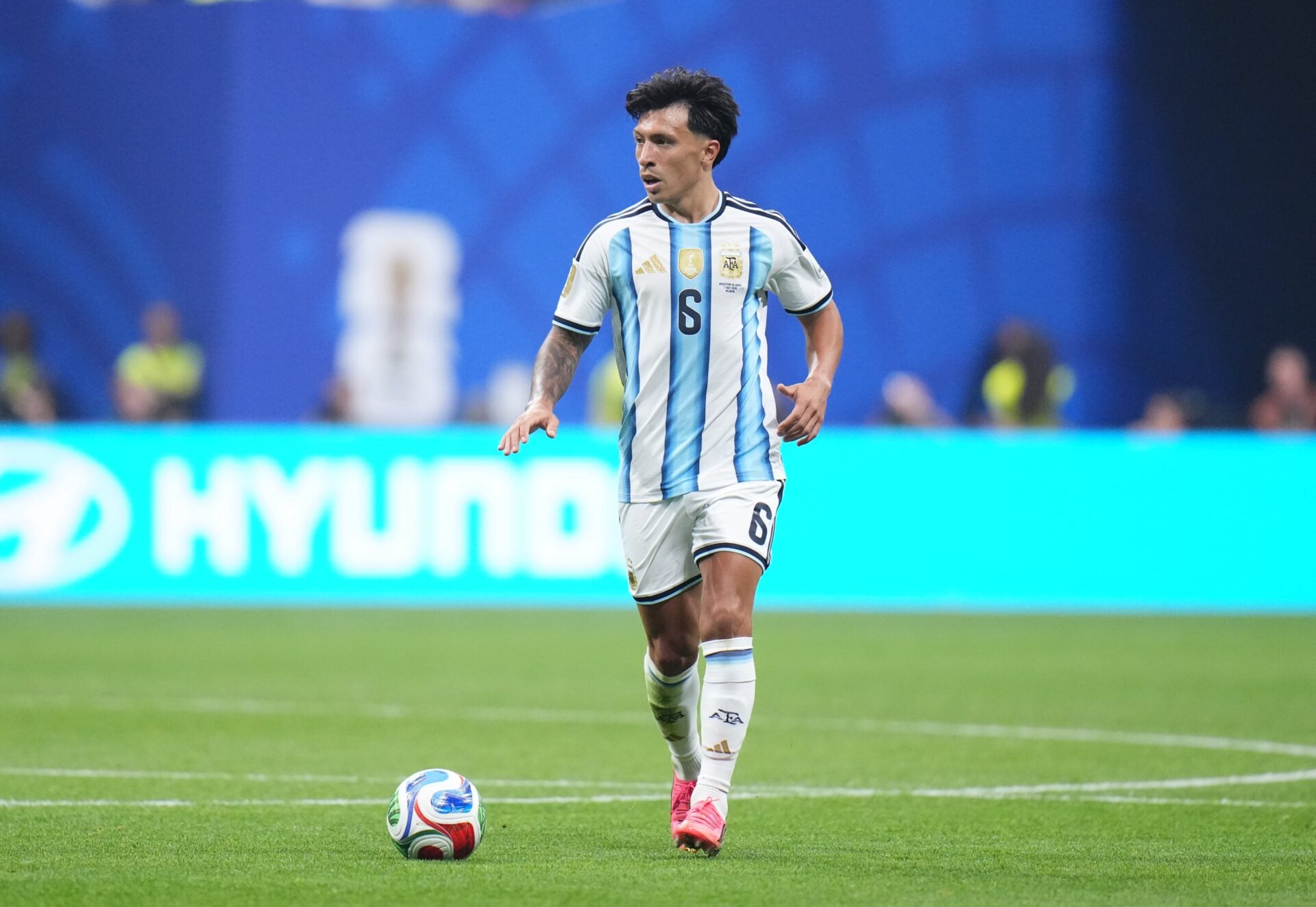 Analisamos o desempenho de Lisandro Martinez na vitória da Argentina por 3 a 2 sobre o Egito.