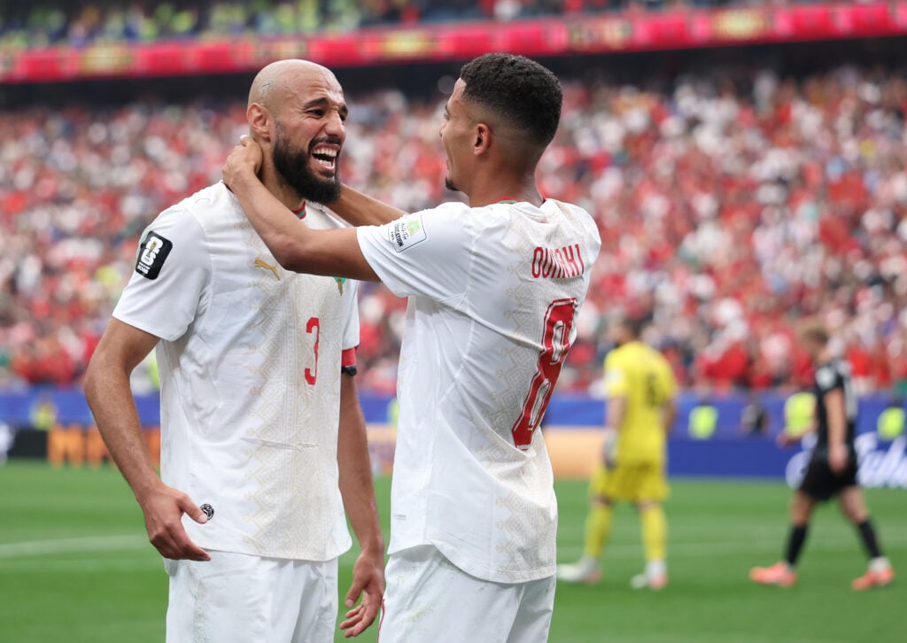 Noussair Mazraoui comemora contra o Canadá