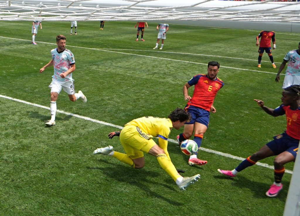 Senne Lammens howler against Spain
