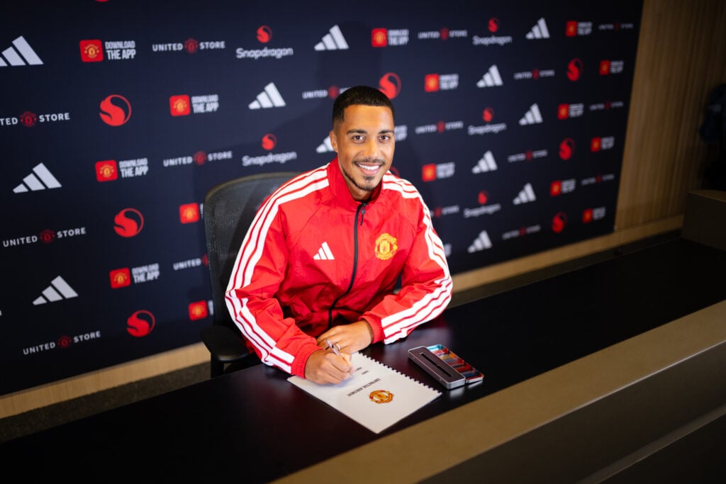 Youri Tielemans signs Manchester United contract